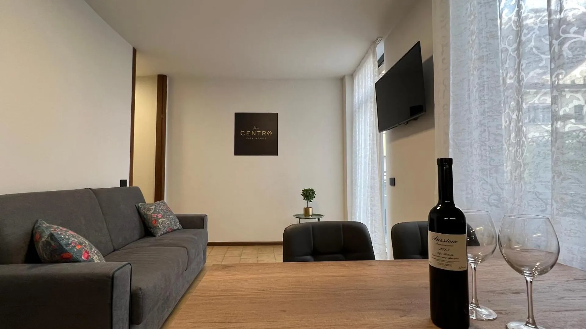 Apartamento In Centro Tirano Italia