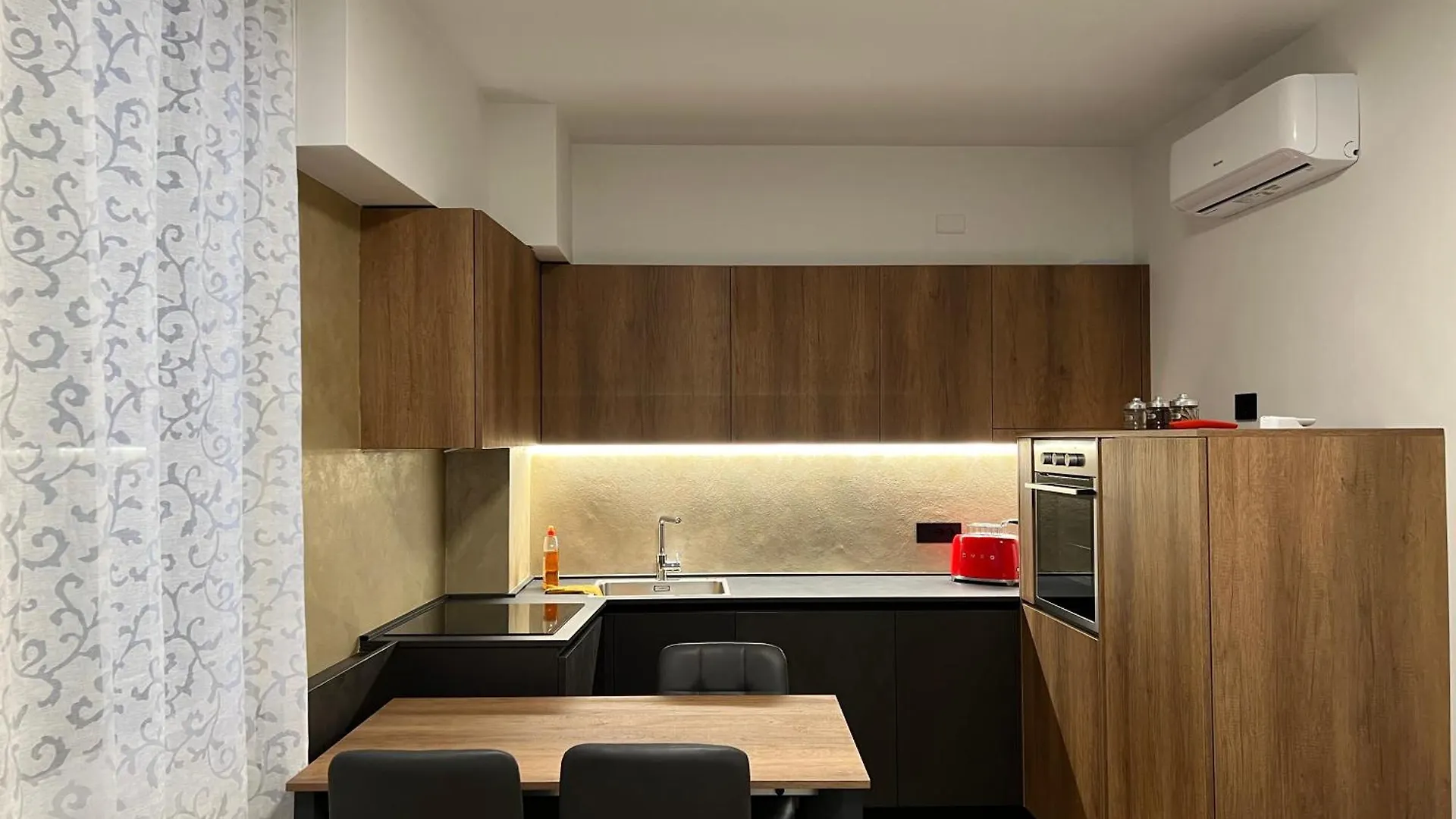 Apartamento In Centro Tirano 0*,